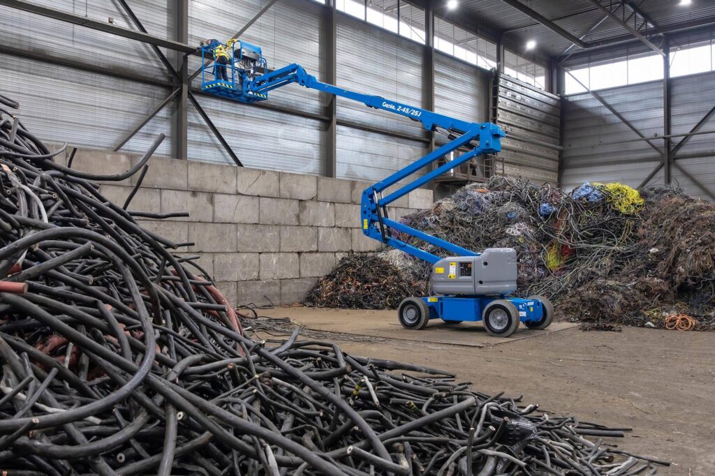 Genie Z45/25 JDC articulating boom working in scrap yard 2